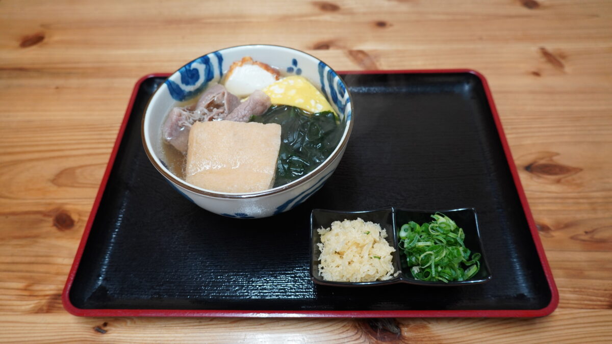 まか④：わかめときつね、牛肉の三種のせ